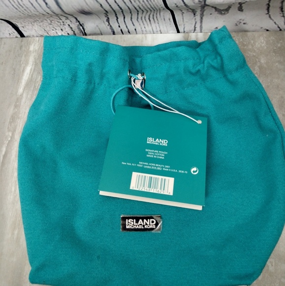 SOLD Micheal Kors Island Canvas Bag New Travel - Picture 3 of 7